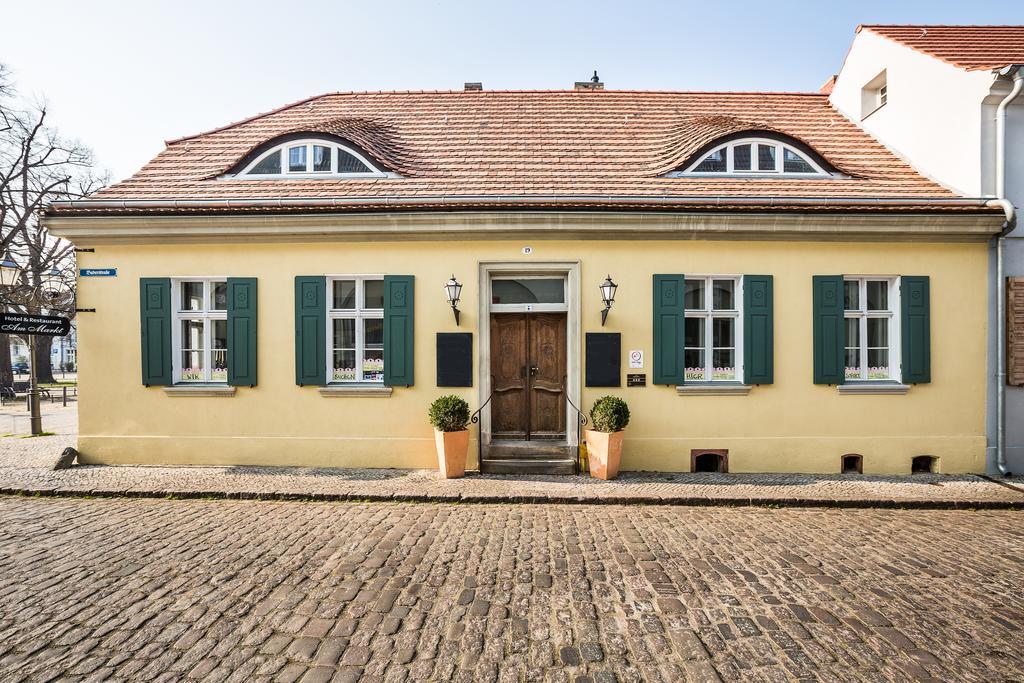 Hotel Am Markt Werder  Bagian luar foto